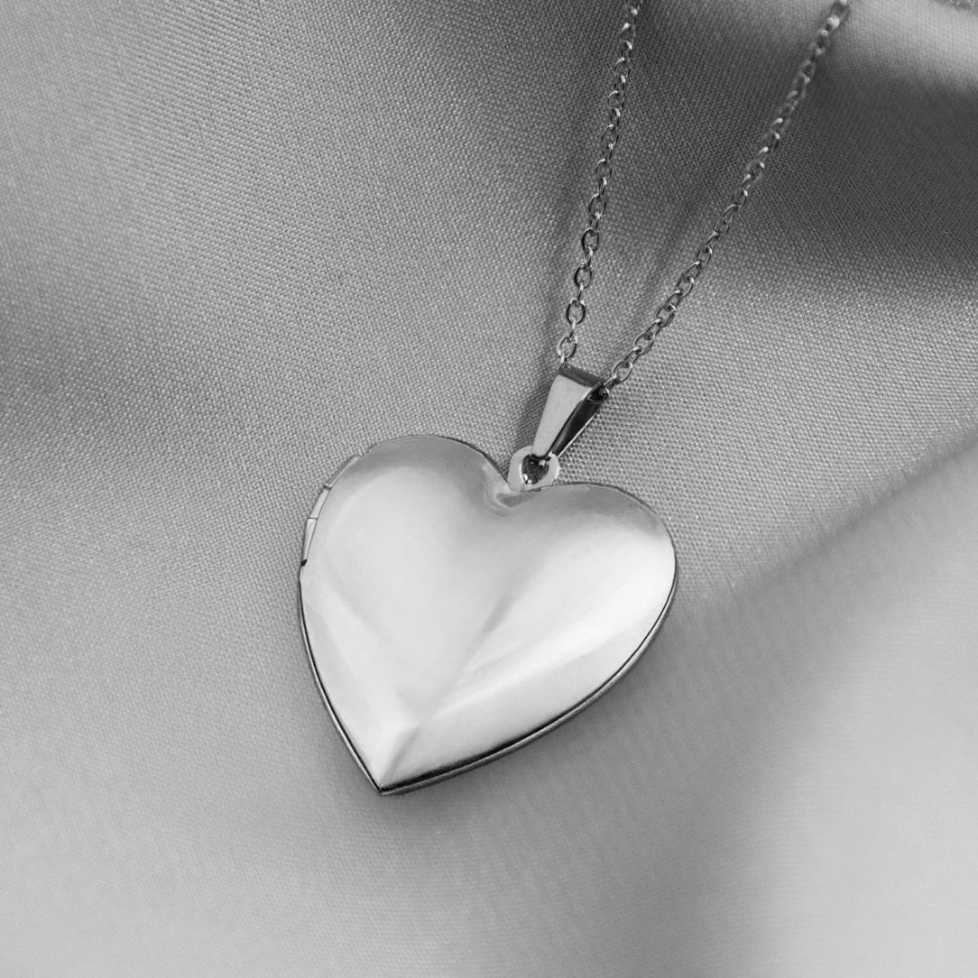 HEART LOCKET - MILA CANTES