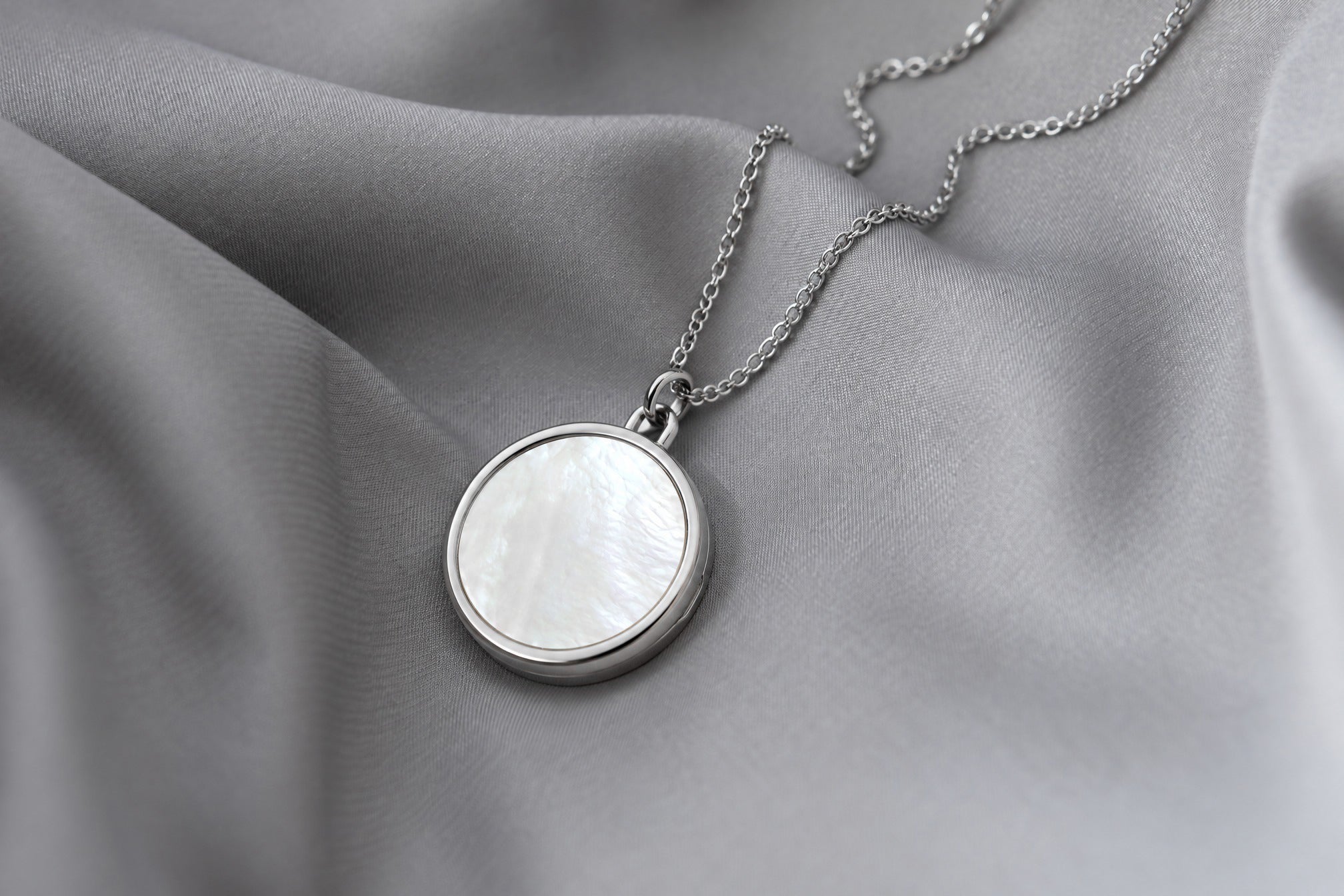 AURA LOCKET - MILA CANTES